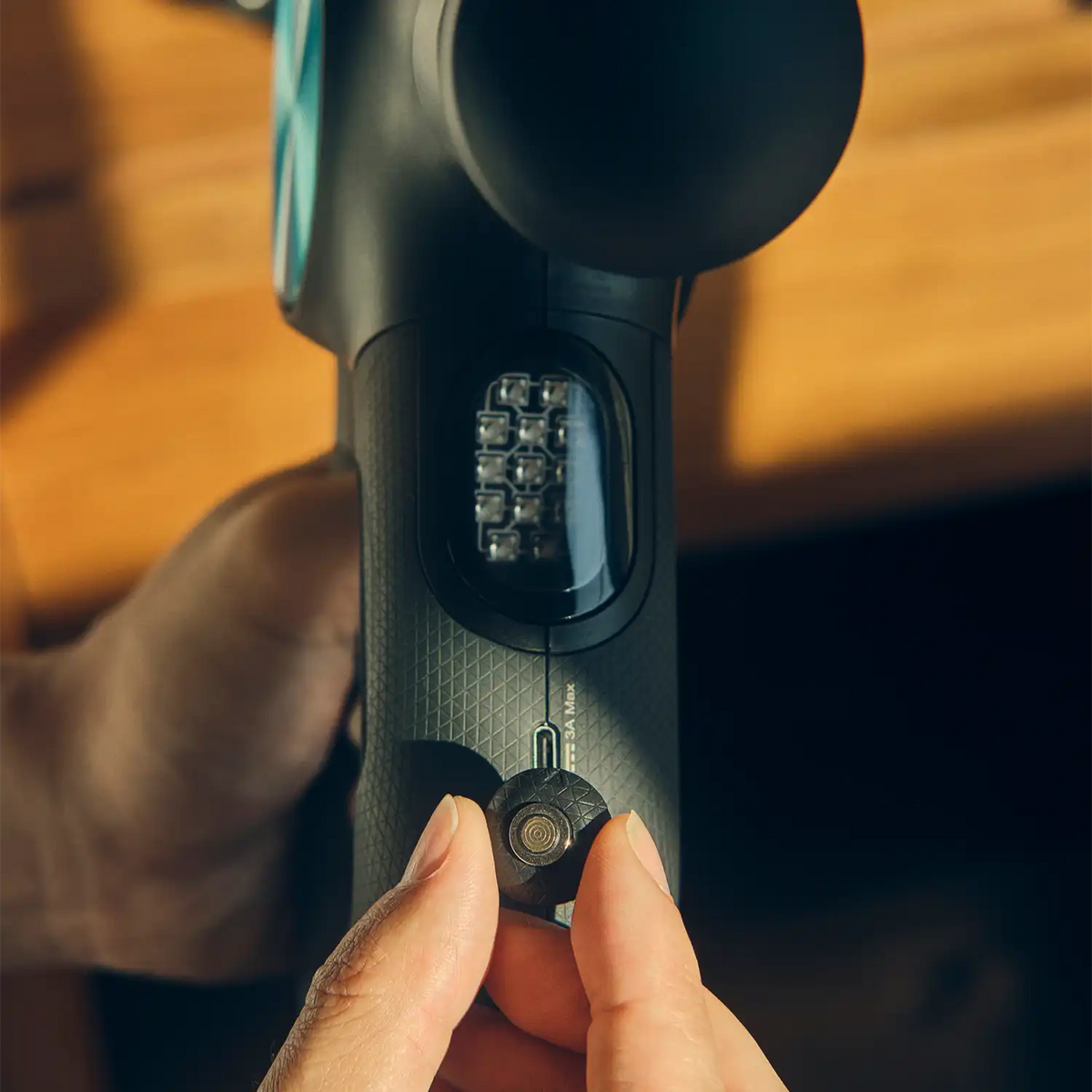 Theragun PRO Plus Ladestation inkl. Halterung für 2 Aufsätze Therabody 3
