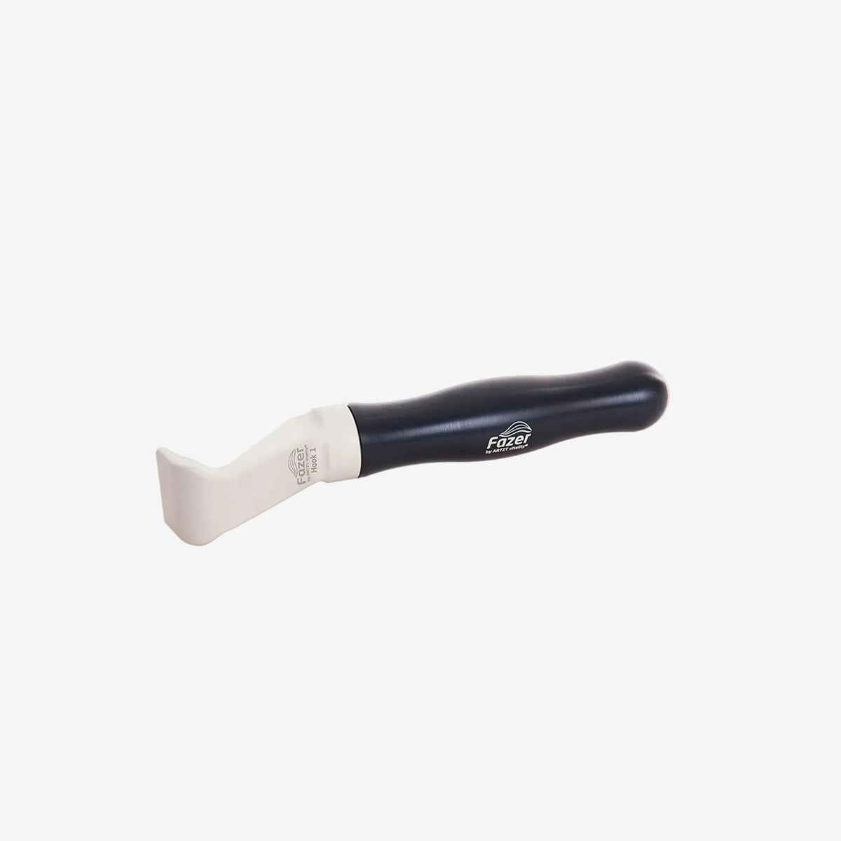 Fazer Hook mit passendem schwarzen Griff von ARTZT thepro auf grauem Hintergrund