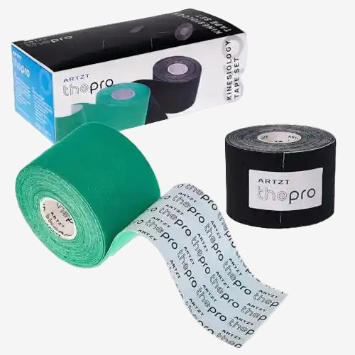 Eine schwarze und eine grün Rolle ARTZT thepro Kinesiologische Tapes inkl. Verpackung auf transparentem Hintergrund. #variante_grün + schwarz