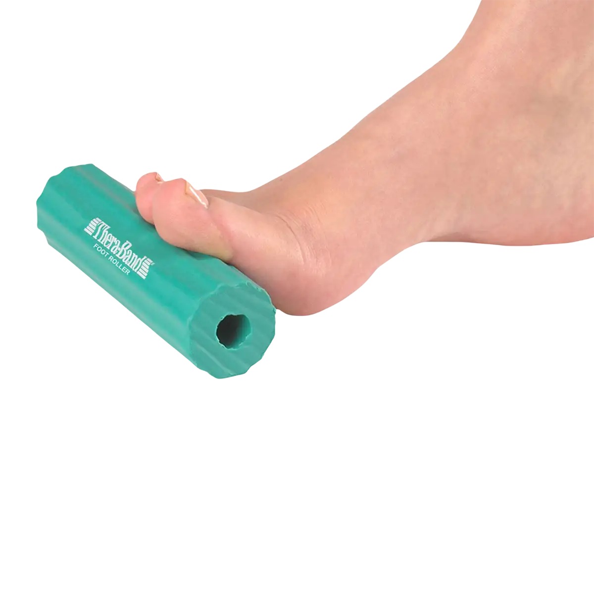 Nahaufnahme auf einen Fuß, der mit den Zehen über einen THERABAND Fußroller rollt.