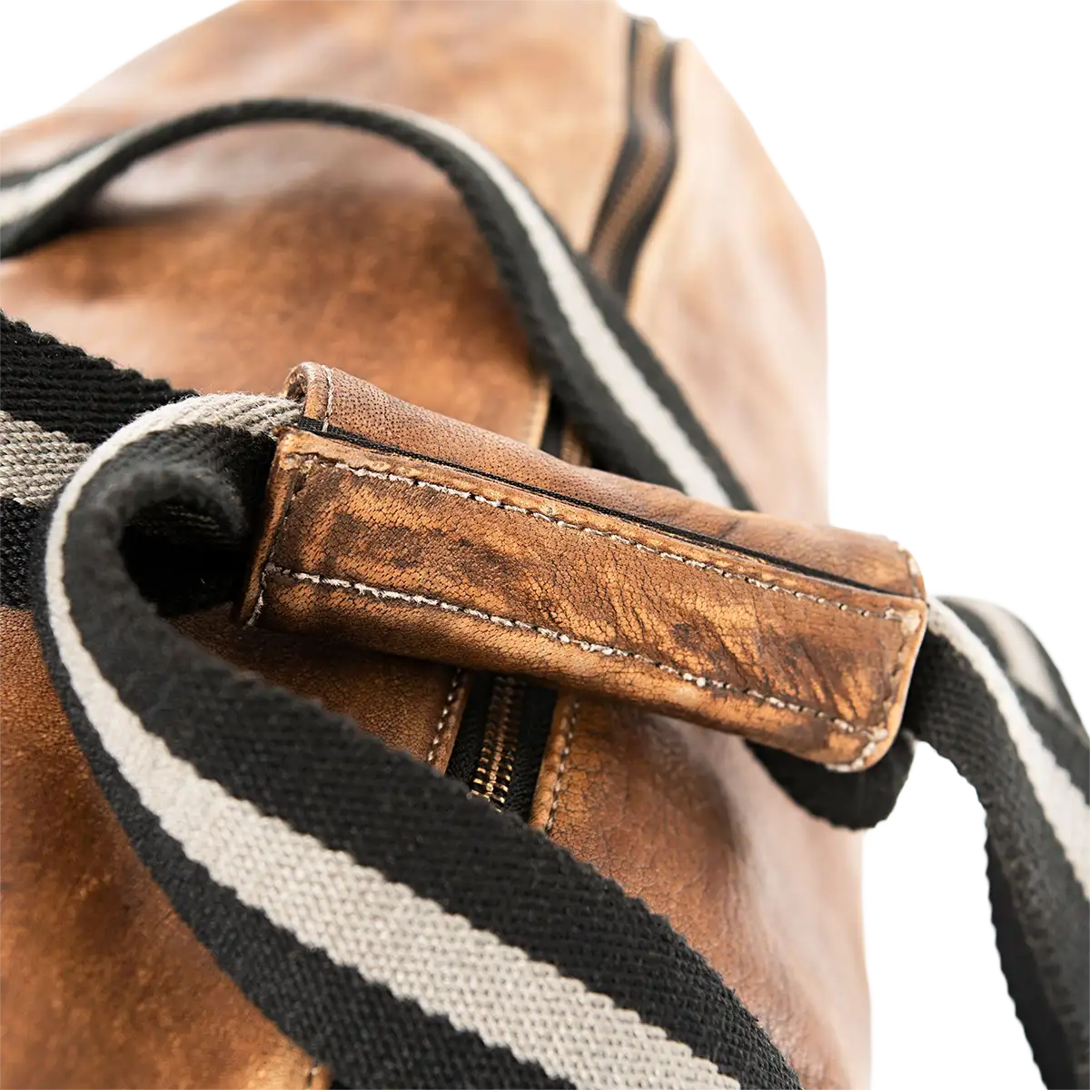 Nahaufnahme auf den Tragegriff vom ARTZT Vintage Series Weekender 